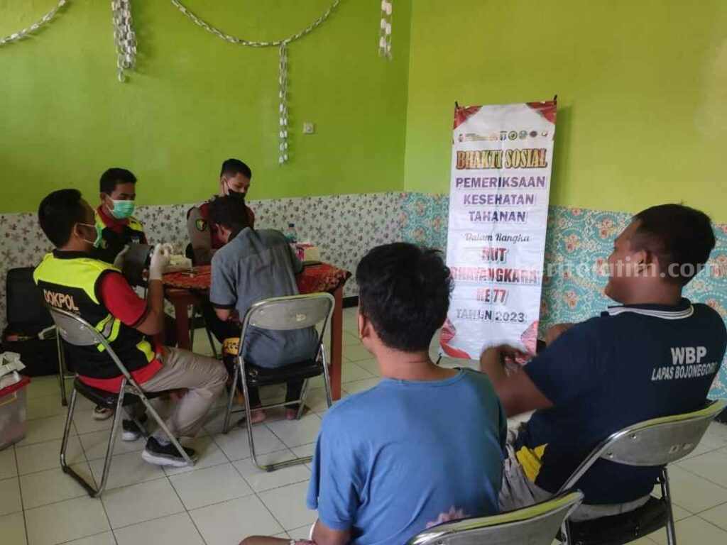 Pemeriksaan Kesehatan warga binaan Lapas Bojonegoro oleh DOKPOL RS Bhayangkara Wahyu Tutuko.