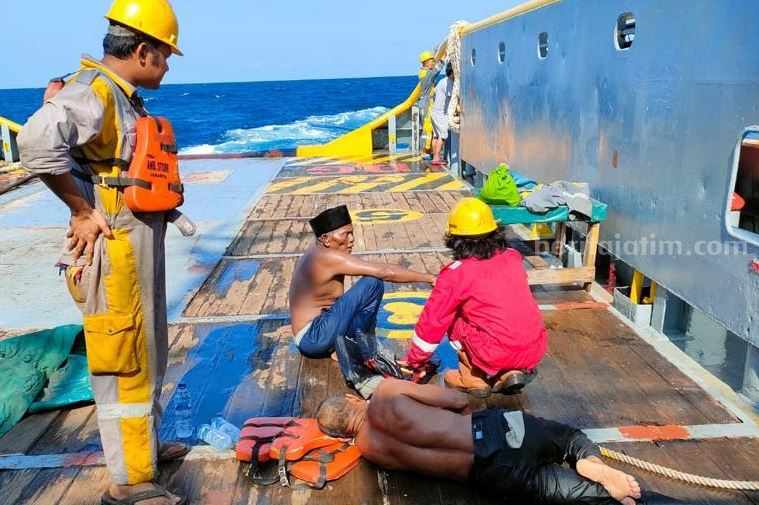 ABK selamat dalam musibah perahu tenggelam di Giligenting (foto : ist)