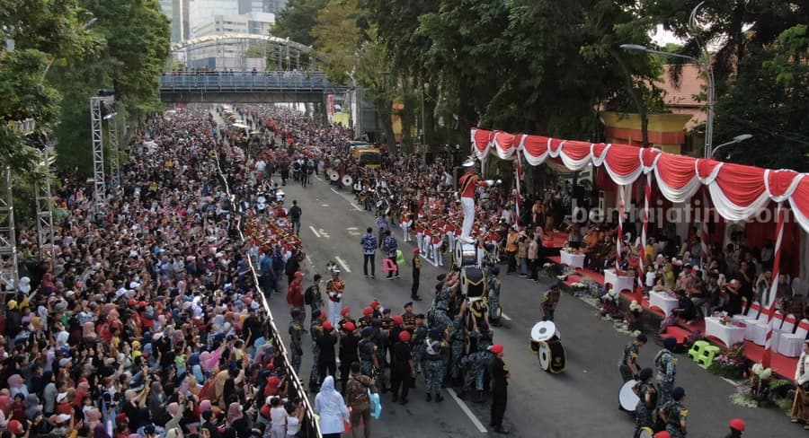 Semarak Surabaya Vaganza atau Parade Bunga dan Budaya