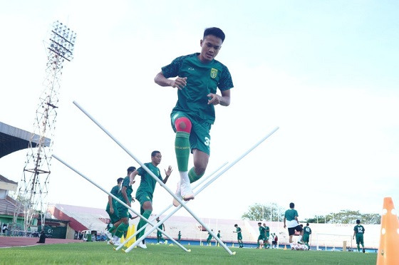 4 Eks Pemain Persebaya di Skuad Madura United Musim Depan Koko Ari merupakan salah satu bekas pemain Persebaya yang kini ditampung Madura United. (Foto: Persebaya)