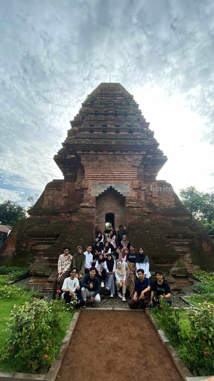 Riset ke Candi Dermo.