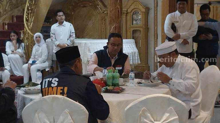 Anies Baswedan Pilih Masakan Jawa daripada Kebuli di Rumah Pribadi Bupati Jember Anies Baswedan dan Bupati Hendy Siswanto makan bersama di kediaman pribadi sang bupati, 6 Mei 2023