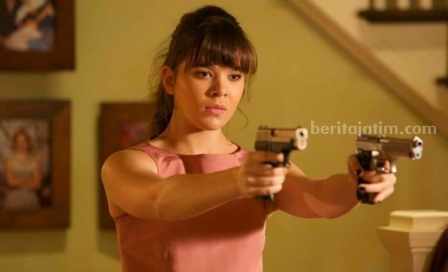 Sinopsis Barely Lethal yang Tayang di Bioskop Trans TV: Hailee Steinfeld Jadi Agen Pembunuh Rahasia Tangkapan layar adegan Barely Lethal. (Sumber foto: IMDb.com)