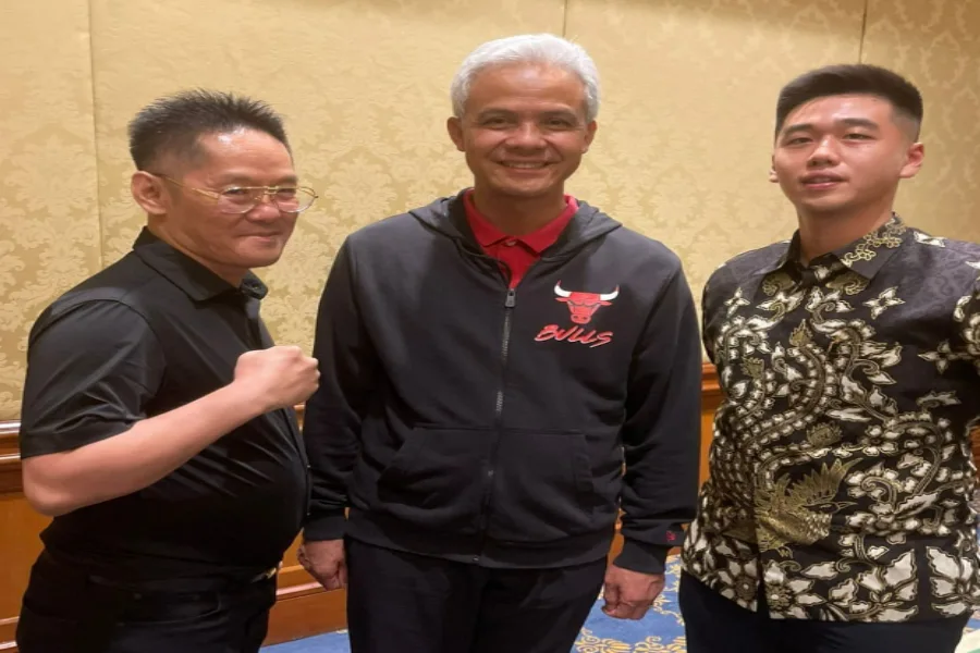 Disambut Lagu Mboten Korupsi, Ganjar Temui Kolega Surabaya Billy Hadiwiyanto