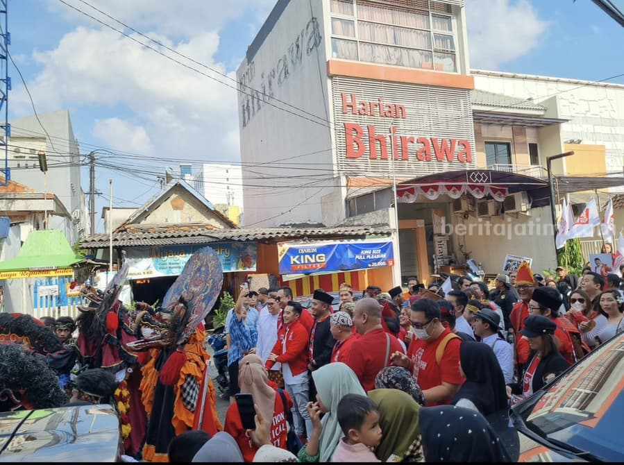 PSI Surabaya saat daftar bacaleg di KPU Surabaya.
