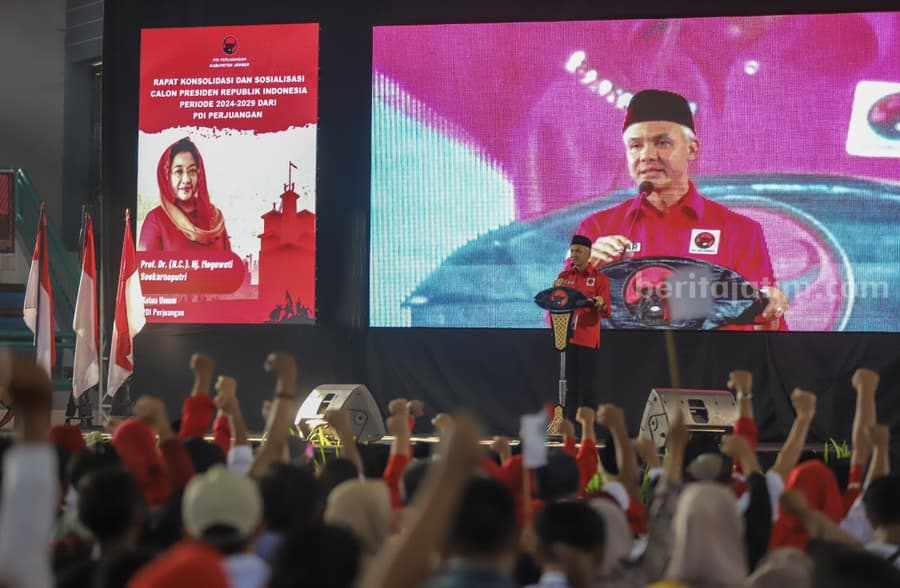 Ganjar Pranowo saat Konsolidasi dan sosialiasi PDI Perjuangan Kabupten Jember di Gor PKSO, Kaliwates, Minggu (7/5/2023). [foto/PDIP Jatim].