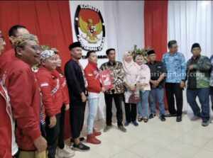 PSI Surabaya saat daftar bacaleg di KPU Surabaya.