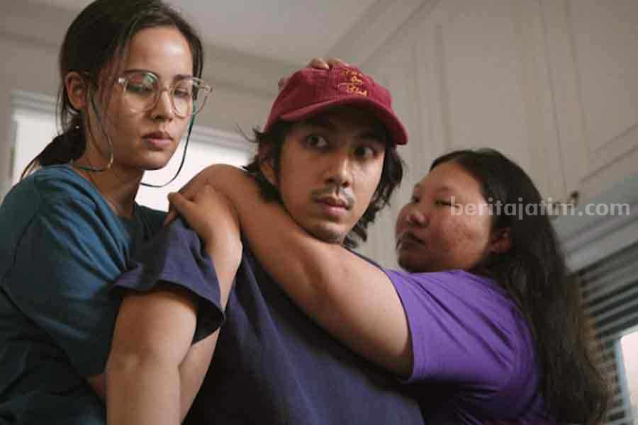 6 Rekomendasi Film Thailand Komedi Romantis untuk Habiskan Waktu Akhir Pekan Cuplikan film Thailand Fast and Feel Love. (IMDb.com)