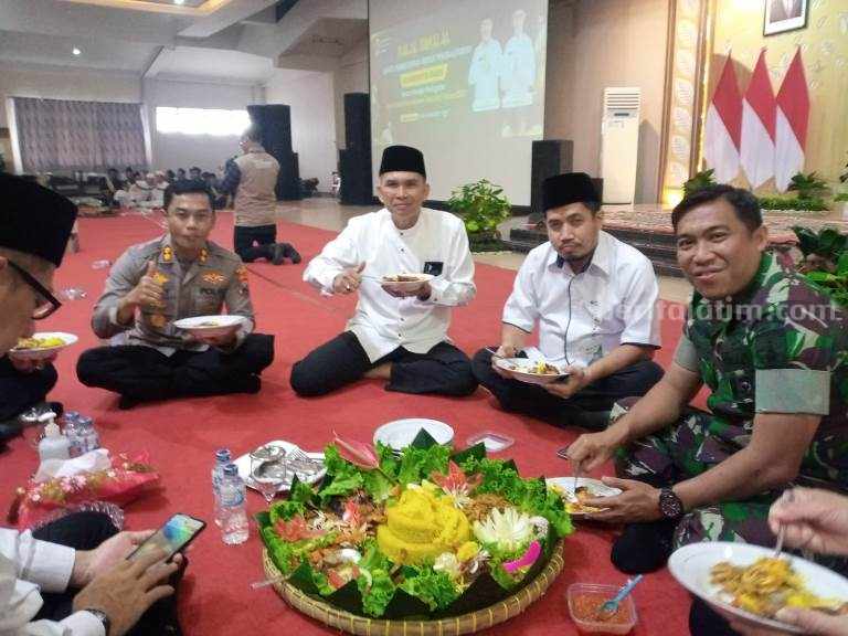 Hari Buruh Dirayakan dengan Halalbihalal di Jember