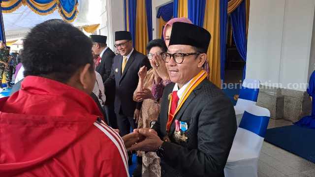 Wali Kota Malang, Sutiaji halal bi halal dengan warga di Balai Kota Malang. Wali Kota Malang, Sutiaji halal bi halal dengan warga di Balai Kota Malang.