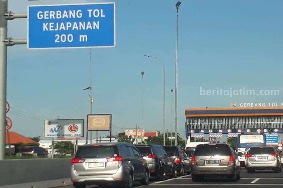 Angka Kecelakaan Selama Operasi Ketupat Semeru 2023 di Polres Pasuruan Meningkat Ilustrasi kepadatan kendaraan saat libur lebaran di Tol Kejapanan Pasuruan.