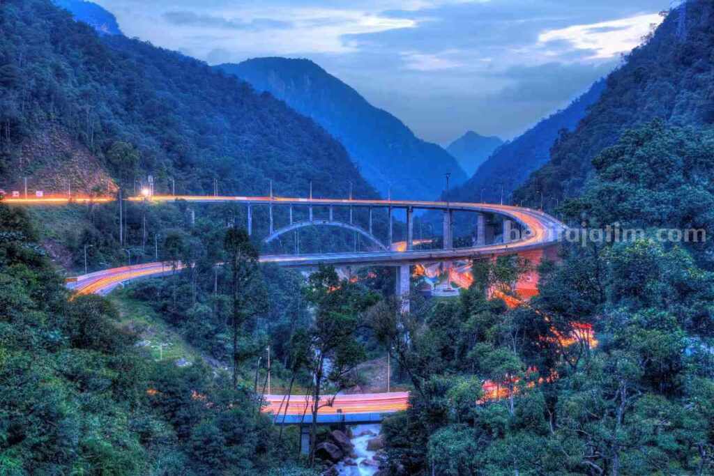 Laba SIG Kuartal Pertama 2023 Tembus Rp 562 Miliar Jembatan Kelok Sembilan, Payakumbuh Sumatra Barat yang pembangunannya menggunakan semen produksi SIG.