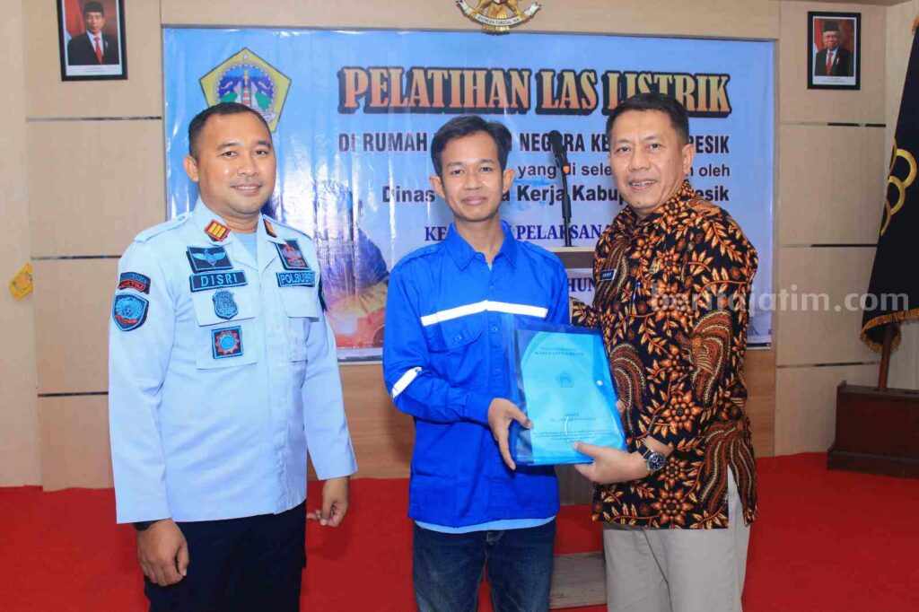 Warga Binaan Rutan Banjarsari Gresik Diberi Pelatihan Kerja Rutan Kelas IIB Banjarsari Gresik bekerjasama dengan Dinas Tenaga Kerja (Disnaker) menggelar pelatihan kerja las listrik terhadap warga binaan