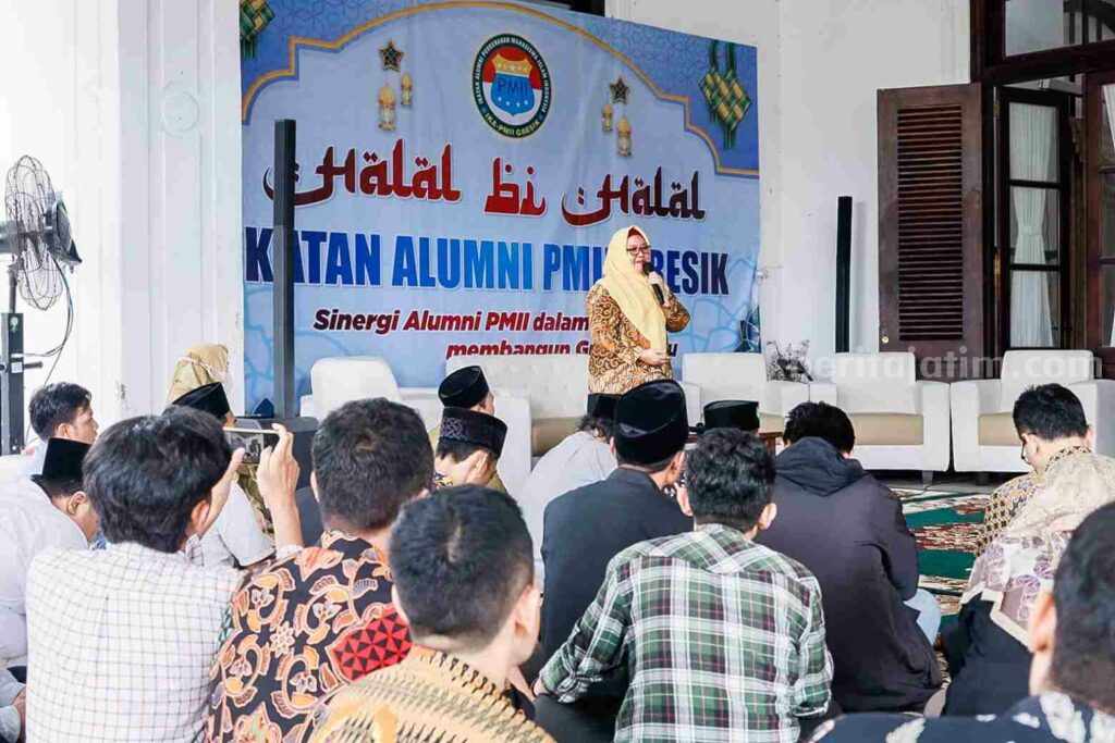 Ketua Alumni IKA PMII Gresik yang juga Wakil Bupati Aminatun Habibah saat acara halal bihalal
