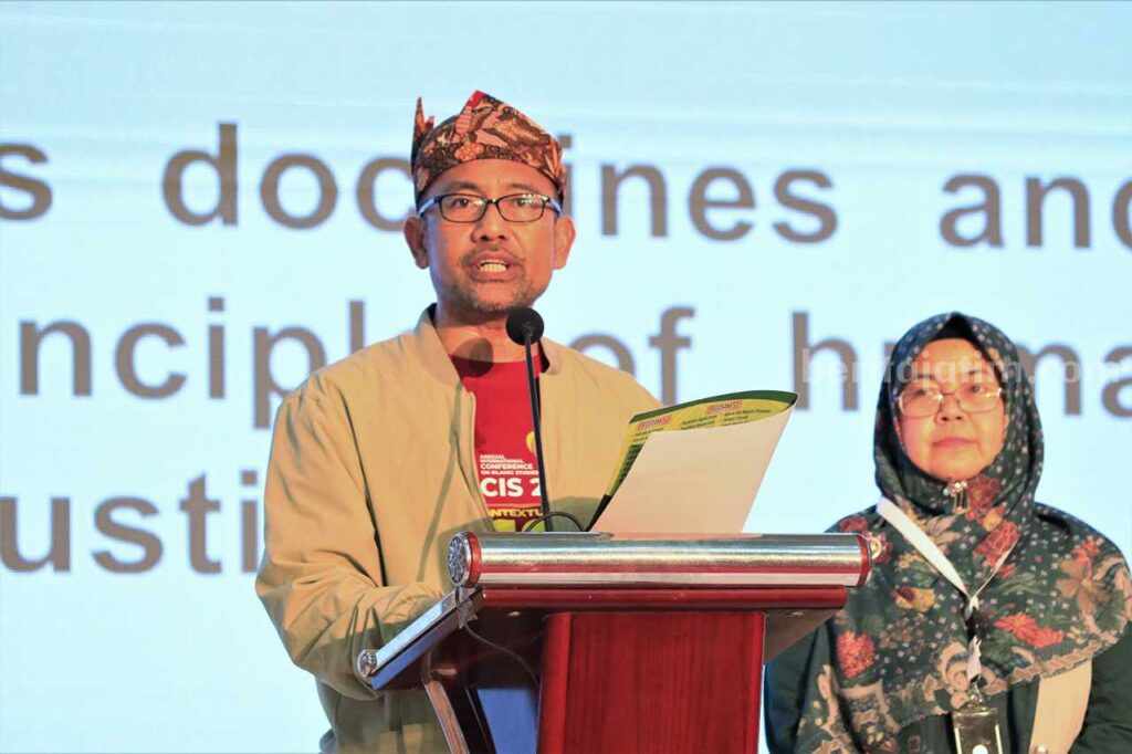 Rektor UINSA Surabaya Prof Akhmad Muzakki membacakan rumusan Piagam Surabaya pada penutupan AICIS Ke-22 di UINSA Surabaya