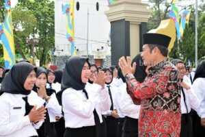 Bupati Lamongan Yuhronur Efendi usai menyerahkan SK untuk PPPK