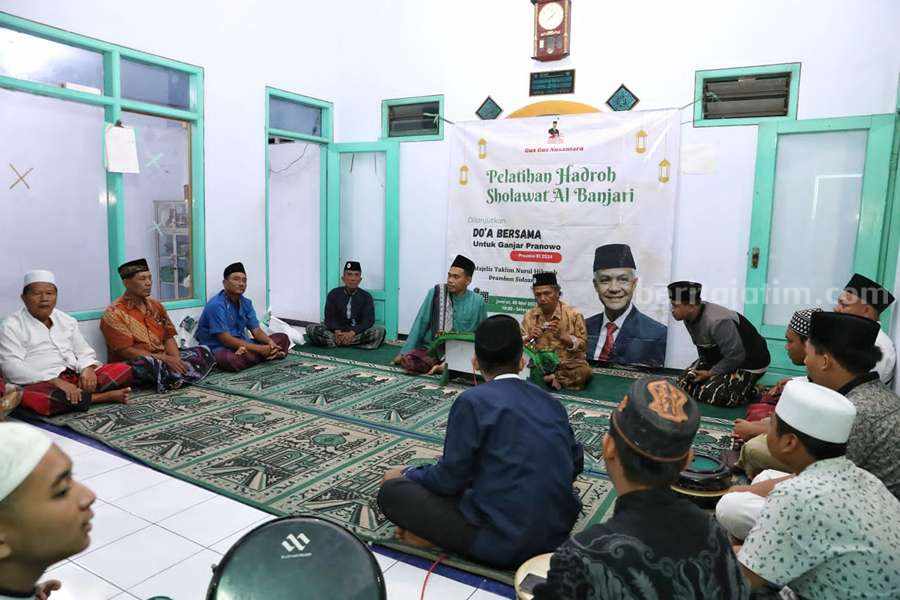 Tingkatkan Kreativitas, GGN Dukung Ganjar Adakan Pelatihan Hadrah Pelatihan Hadrah Selawat Al-Banjari di Majelis Taklim Nurul Hikmah