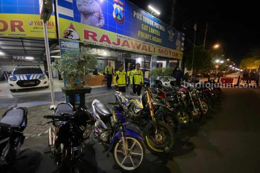Sejumlah motor berknalpot brong yang diamankan Polres Ngawi saat patroli mobiling pada Sabtu (6/5/2023) malam hingga Minggu (7/5/2023) dini hari.