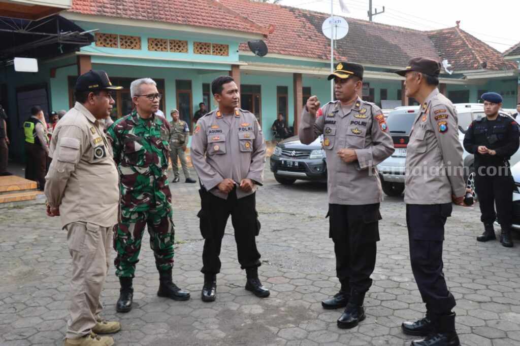 Personel gabungan menggelar patroli skala besar, Senin (8/5/2023).