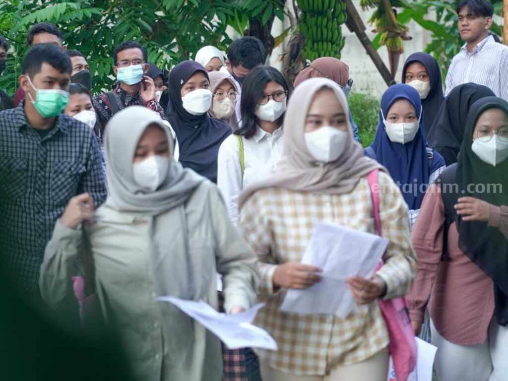 UTBK di Unesa, Peserta Asal Kaltim Hampir Ketinggalan Pesawat Peserta UTBK di Universitas Negeri Surabaya (Unesa)