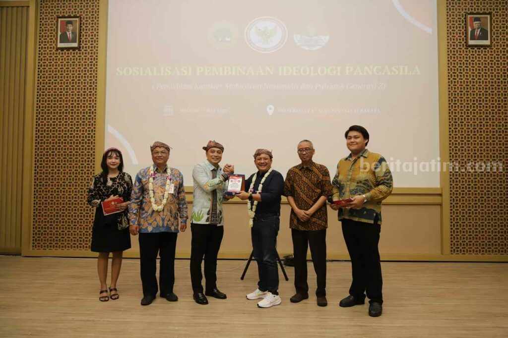 Untag Surabaya Bahas Pentingnya Penguatan Ideologi Pancasila Bagi Gen-Z Sosialisasi Pembinaan Ideologi Pancasila bertajuk 'Pendidikan Karakter Mahasiswa Nasionalis dan Patriotik Generasi-Z' di Untag Surabaya