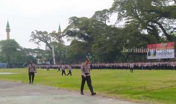 5 Desa di Bangkalan Rawan Konflik Pilkades, Polisi Pertebal Pengamanan Persiapan pengamana Pilkades di Bangkalan (Foto: Zamachsari/beritajatim.com)