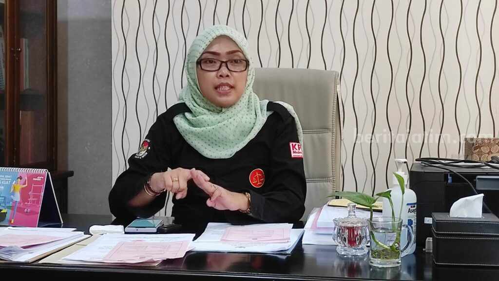 Tangkal Hoaks, Masyarakat Diminta Cek Akurasi Informasi di Website KPU Malang Ketua KPU Kabupaten Malang, Anis Suhartini.