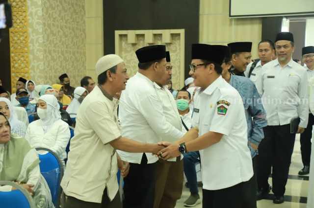 Pesan Wali Kota Malang Sutiaji pada Jemaah Saat Buka Bimbingan Manasik Haji Wali Kota Malang, Sutiaji saat membuka acara Bimbingan Manasik Haji Bagi Jemaah Reguler di Universitas Islam Negeri (UIN) Maulana Malik Ibrahim Malang.