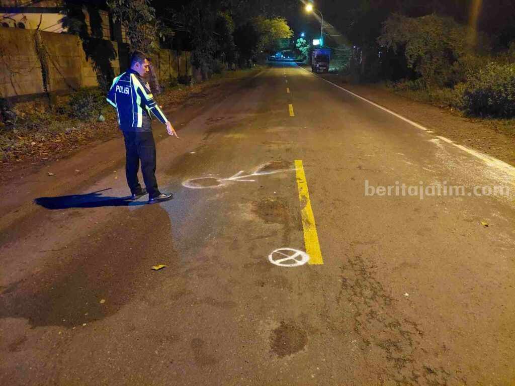 Warga Gresik Terlindas Ban Belakang Truk Lokasi kecelakaan yang merenggut nyawa warga Ujungpangkah Gresik