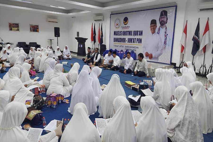 Bareng Gus Mahasin, NasDem Jatim Tirakat Menangkan Anies di Pilpres 2024 NasDem Jatim melaunching Majelis Khotmil Quran Binndhor Jumat Pon