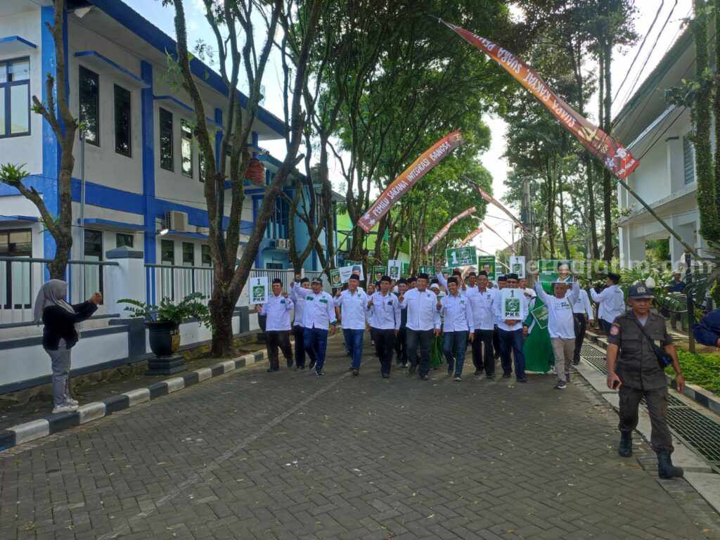DPC PKB Kabupaten Malang mendaftarkan 50 Bacaleg ke kantor KPU Kabupaten Malang, Sabtu (13/5/2023).