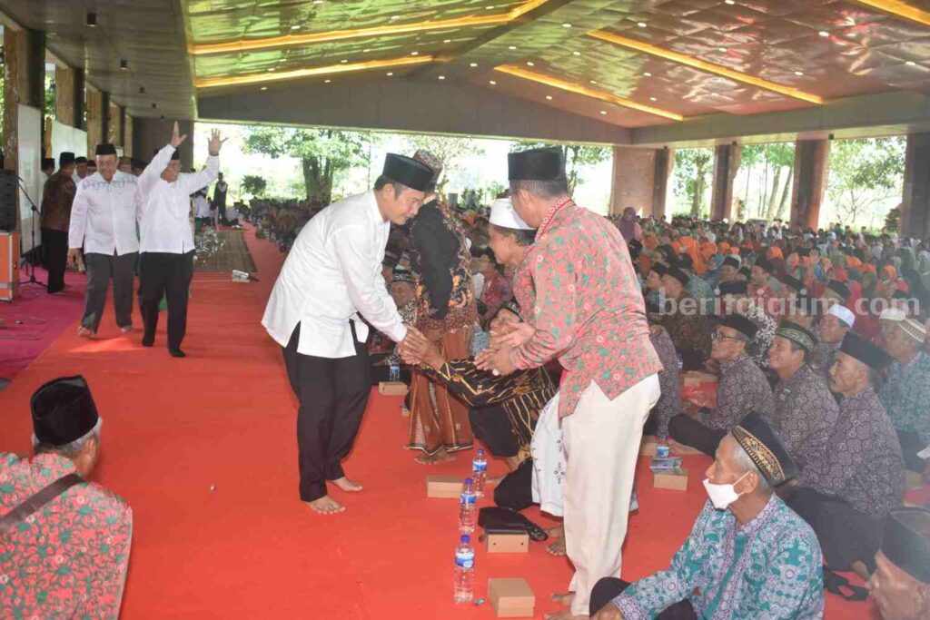 Kegiatan manasik haji yang berlangsung selama dua hari, Minggu-Senin, tanggal 14-15 Mei 2023 di Masjid Namira, Lamongan (Foto: A. Thoriq Hidayatullah / beritajatim.com).