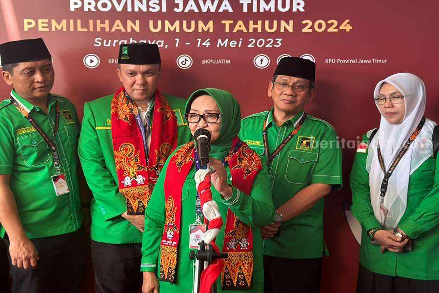 PPP Hanya Raih 4 Kursi, GPK Tetap Pede Dorong Mundjidah Maju Pilbup Jombang 2024 Ketua DPW PPP Jatim Mundjidah Wahab di KPU Jatim