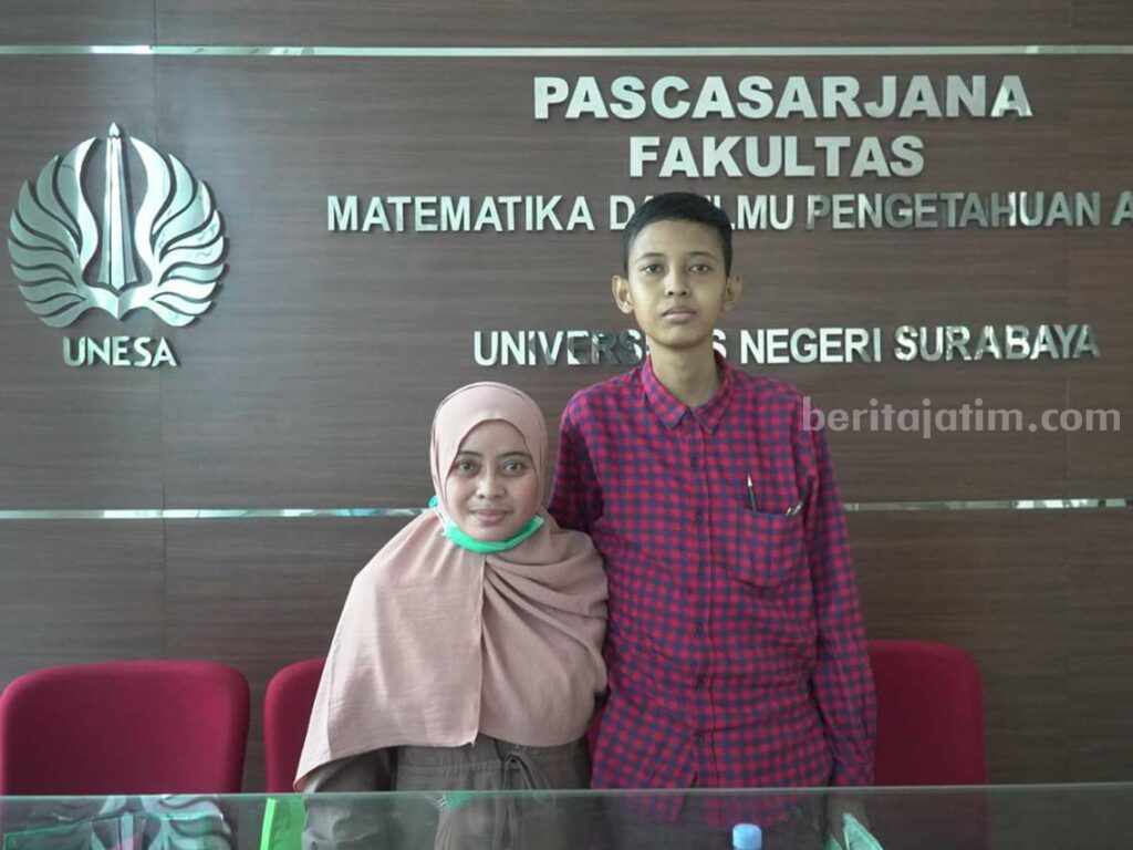 Ditemani sang Ibu, Tetap Ikuti UTBK di Unesa Meski Organ Dalamnya Komplikasi Naufal Hasqi bersama ibunya usai mengikuti UTBK di Universitas Negeri Surabaya