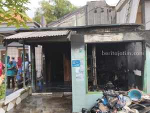Toko pracangan di Lamongan yang terbakar