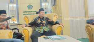 406 Calon Jamaah Haji Sampang Diberangkatkan ke Tanah Suci 23 Mei 2023 Abdul Wafi Kepala Kemenag Sampang (Foto: Zamachsari/beritajatim.com)