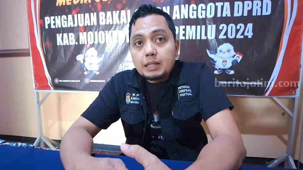 Divisi Teknis, KPU Kabupaten Mojokerto, Achmad Arif. [Foto : Misti/beritajatim]