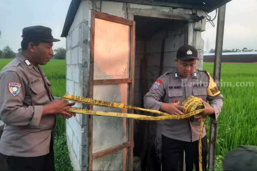 Polisi saat melakukan olah TKP di lokasi temuan jenazah di Desa/Kecamatan Kartoharjo Magetan, Kamis (18/5/2023)