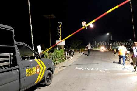 Begini Cerita Penjaga Pintu Rel KA Manual di Mantingan Ngawi Kereta Api