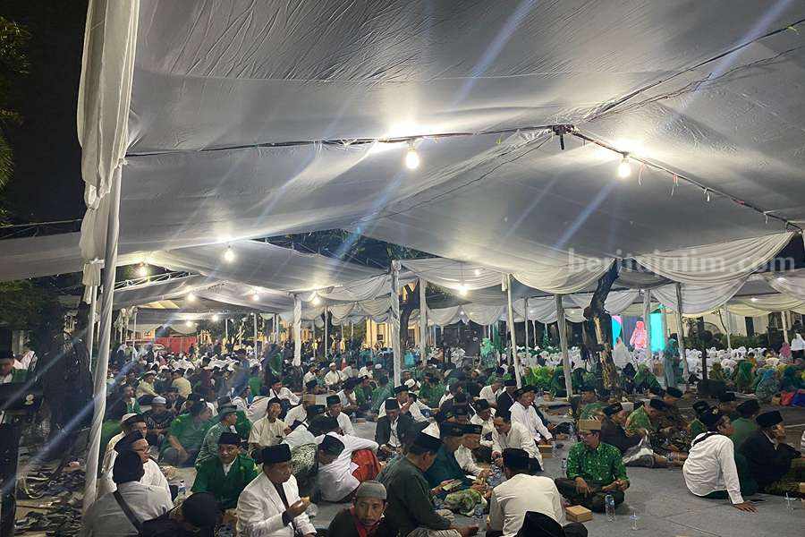 Ratusan warga NU saat mengikuti halal bihalal PCNU dengan Forkopimda Jawa Timur, Sabtu (20/05/2023) malam. (Foto/ist)