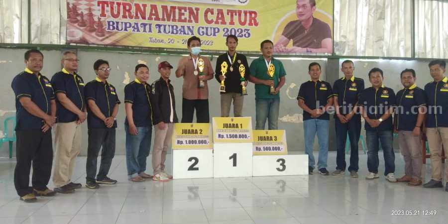Peserta yang mengikuti turnamen catur Bupati Cup tahun 2023 di Lapangan Indoor SMK Negeri 1 Tuban. [Foto:Diah Ayu/beritajatim.com]