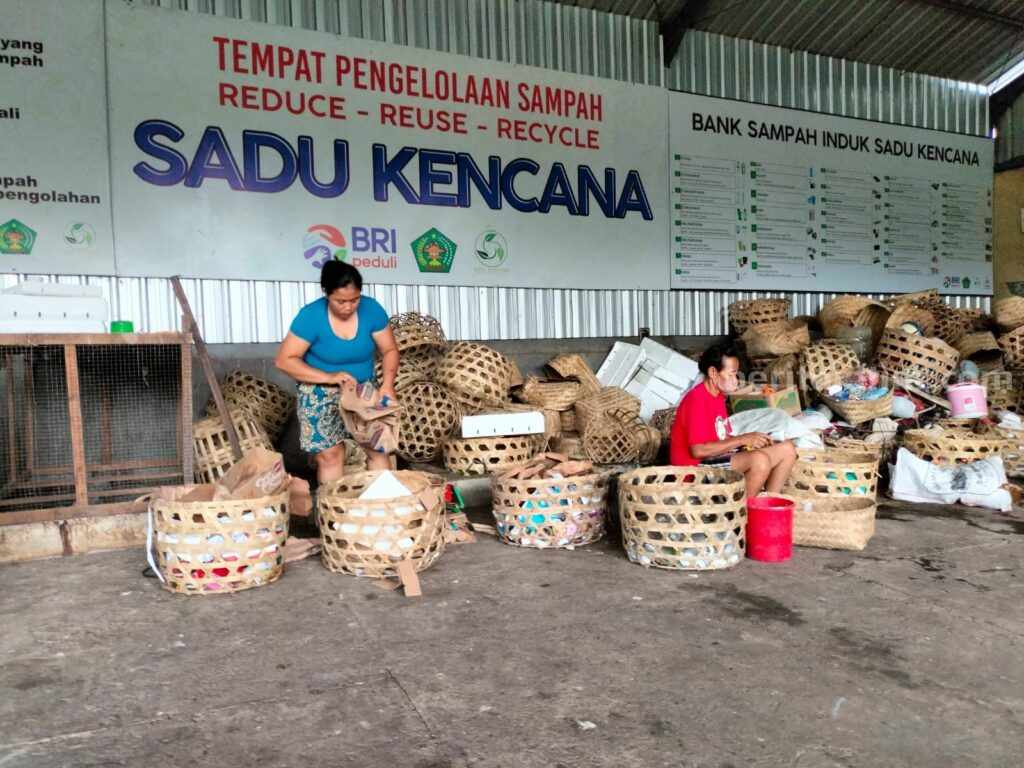 BRI Peduli, Sukses Jadikan Desa Ini Sebagai Percontohan Pengelolaan Sampah Pilah