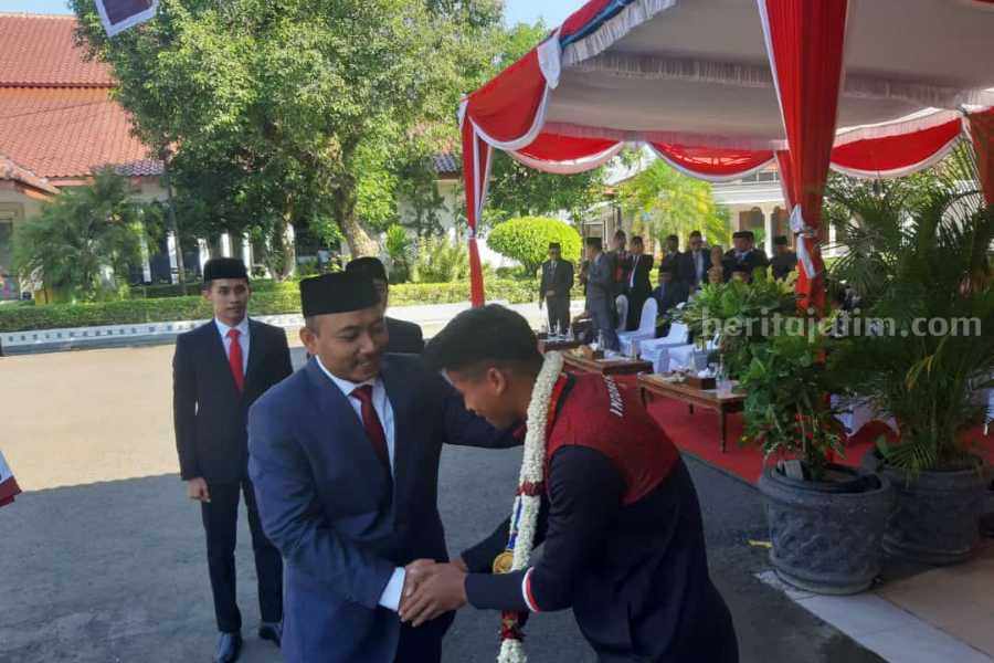 Sambut Irfan Jauhari, Bupati Ngawi Beri ‘Tondo Tresno’ Bupati Ngawi