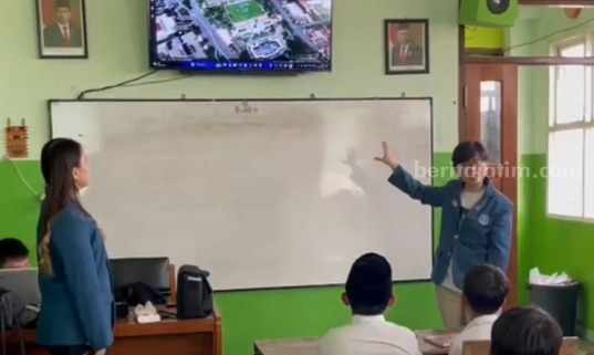 Mahasiswa UK Petra Surabaya Ajarkan Keragaman Indonesia di 195 SD Mahasiswa UK Petra Surabaya saat mengajar di kelas-kelas di sejumlah SD Surabaya