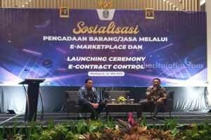 Kepala Biro Pengadaan Barang dan Jasa (PBJ) Setdaprov Jatim, Endy Alim Abdi Nusa saat acara sosialisasi Kepala Biro Pengadaan Barang dan Jasa (PBJ) Setdaprov Jatim, Endy Alim Abdi Nusa saat acara sosialisasi