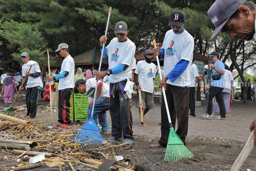 Komunitas Nelayan Pesisir Jatim Dukung Ganjar aksi bersih-bersih Pantai Mutiara, Bangsring