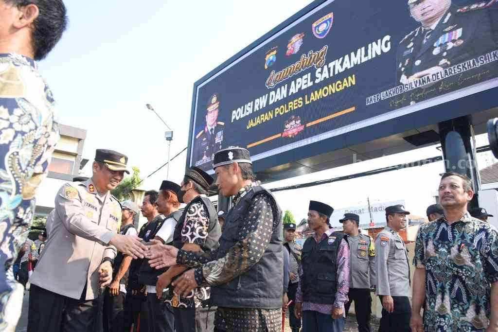 Polres Lamongan saat melaunching ratusan Polisi RW untuk mendekatkan layanan Polri ke masyarakat (Foto: A. Thoriq Hidayatullah/beritajatim.com).