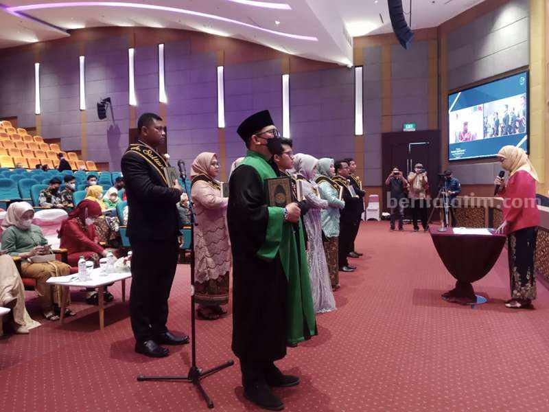 Unusa Lantik dan Ambil Sumpah 11 Dokter Baru Sebanyak 11 dokter baru Peserta Pendidikan Profesi Dokter Unusa dilantik dan diambil sumpahnya di Kampus B Jalan Jemurasri, Surabaya