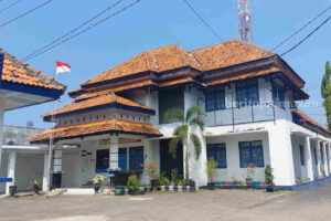 Dua Kursi Jabatan Pemkab Sampang Tidak Dilelang Kantor Dinas Perhubungan Kabupaten Sampang (Foto: Zamachsari/beritajatim.com)