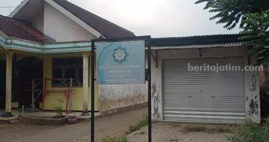 Kios jualan roti di depan lingkungan Ponpes Tahfidzul Qur'an Putri Huurun 'Iin di Jalan Labu, Bumiayu, Kedungkandang, Kota Malang.